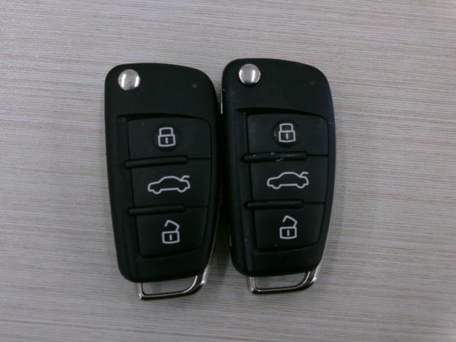 Ａ３セダン ２．０ＴＦＳＩクワトロ　スポーツ　Ｓラインパッケージ　禁煙車　純正ナビ　ＢＣ　ＢＴ　Ｐセンサー　フルセグ　パドルシフト　オートライト　ＬＥＤ　ＦＲフォグ　ドラレコ　ＥＴＣ　スマートキー　スペアキー　電動シート　シートヒーター　ＡＡＣ　ＡＢＨ　純正１８ＡＷ（30枚目）