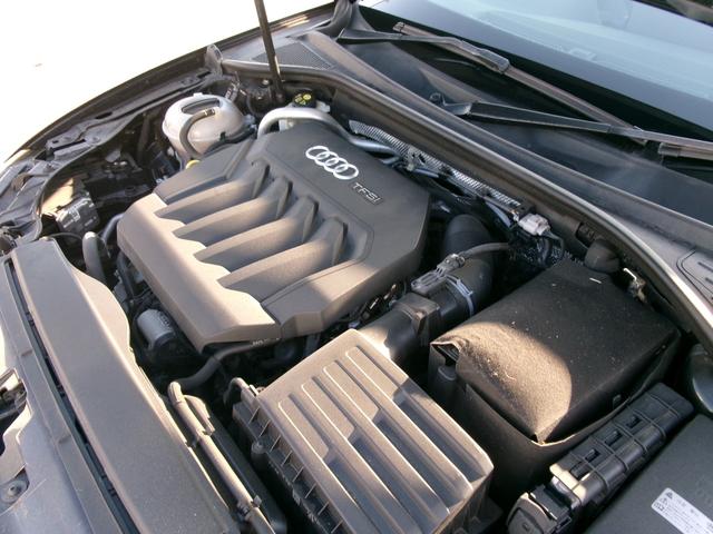 Ａ３セダン ２．０ＴＦＳＩクワトロ　スポーツ　Ｓラインパッケージ　禁煙車　純正ナビ　ＢＣ　ＢＴ　Ｐセンサー　フルセグ　パドルシフト　オートライト　ＬＥＤ　ＦＲフォグ　ドラレコ　ＥＴＣ　スマートキー　スペアキー　電動シート　シートヒーター　ＡＡＣ　ＡＢＨ　純正１８ＡＷ（40枚目）