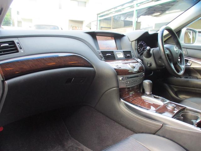 フーガハイブリッド ベースグレード　ワンオーナー　禁煙車　純正ＨＤＤナビ　フルセグ　バックカメラ　サイドカメラ　アダプティブクルーズコントロール　衝突軽減ブレーキ　ＨＩＤ　パワーシート　シートポジション　フォグランプ　純正ＡＷ１８インチ（7枚目）