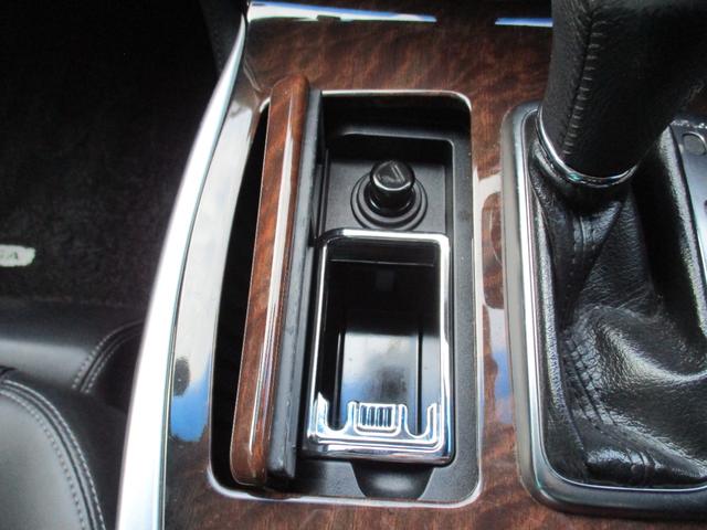 フーガハイブリッド ベースグレード　ワンオーナー　禁煙車　純正ＨＤＤナビ　フルセグ　バックカメラ　サイドカメラ　アダプティブクルーズコントロール　衝突軽減ブレーキ　ＨＩＤ　パワーシート　シートポジション　フォグランプ　純正ＡＷ１８インチ（16枚目）