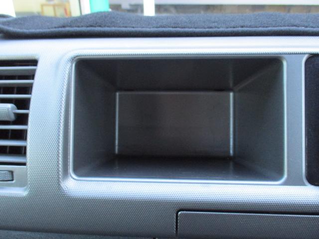 ハイエースワゴン ＧＬ　禁煙車　社外ナビ　ワンセグ　バックカメラ　ＡＣ１００Ｖ　電動格納ミラー　社外アルミホイール　フロントフォグランプ（11枚目）