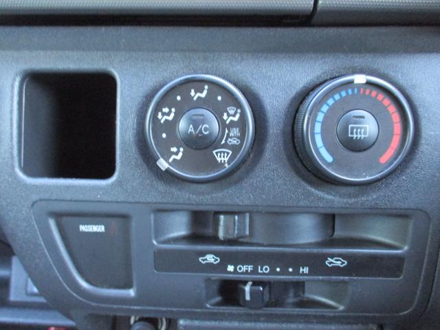ハイエースワゴン ＧＬ　禁煙車　社外ナビ　ワンセグ　バックカメラ　ＡＣ１００Ｖ　電動格納ミラー　社外アルミホイール　フロントフォグランプ（13枚目）