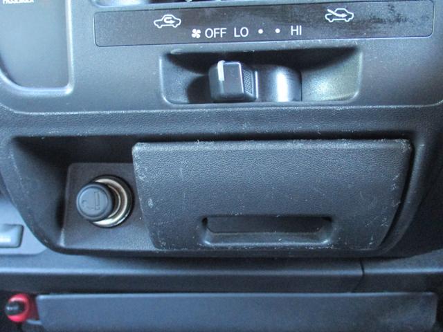 ハイエースワゴン ＧＬ　禁煙車　社外ナビ　ワンセグ　バックカメラ　ＡＣ１００Ｖ　電動格納ミラー　社外アルミホイール　フロントフォグランプ（15枚目）