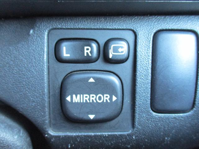 ハイエースワゴン ＧＬ　禁煙車　社外ナビ　ワンセグ　バックカメラ　ＡＣ１００Ｖ　電動格納ミラー　社外アルミホイール　フロントフォグランプ（26枚目）