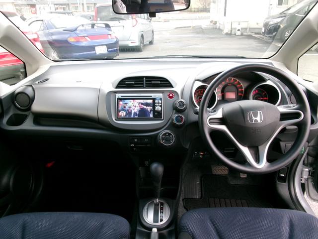 フィット Ｇスマートセレクション　ワンオーナー　禁煙車　純正ナビ　ワンセグＴＶ　ＵＳＢ　ＡＣ　ＥＴＣ　ＨＩＤライト（5枚目）