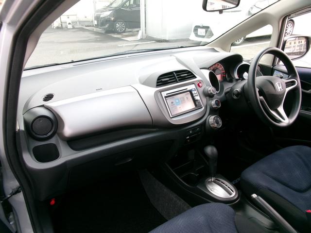 フィット Ｇスマートセレクション　ワンオーナー　禁煙車　純正ナビ　ワンセグＴＶ　ＵＳＢ　ＡＣ　ＥＴＣ　ＨＩＤライト（7枚目）
