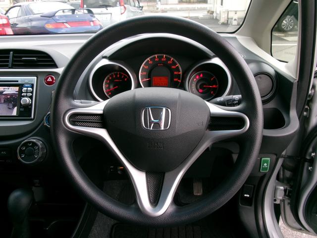 フィット Ｇスマートセレクション　ワンオーナー　禁煙車　純正ナビ　ワンセグＴＶ　ＵＳＢ　ＡＣ　ＥＴＣ　ＨＩＤライト（8枚目）