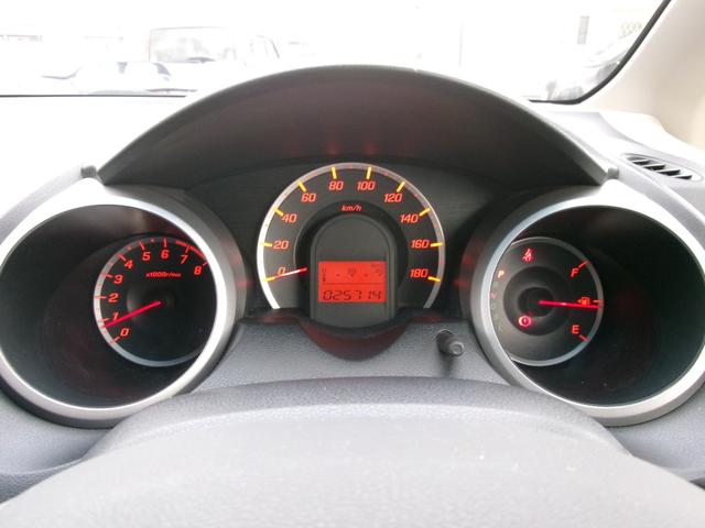 フィット Ｇスマートセレクション　ワンオーナー　禁煙車　純正ナビ　ワンセグＴＶ　ＵＳＢ　ＡＣ　ＥＴＣ　ＨＩＤライト（10枚目）