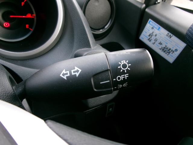 フィット Ｇスマートセレクション　ワンオーナー　禁煙車　純正ナビ　ワンセグＴＶ　ＵＳＢ　ＡＣ　ＥＴＣ　ＨＩＤライト（12枚目）