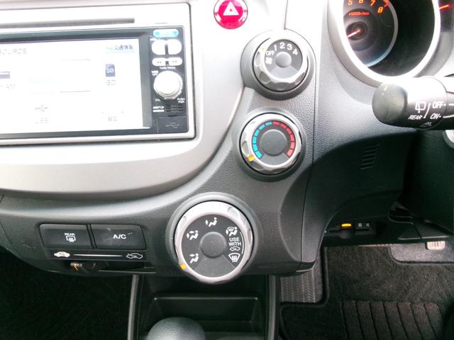 フィット Ｇスマートセレクション　ワンオーナー　禁煙車　純正ナビ　ワンセグＴＶ　ＵＳＢ　ＡＣ　ＥＴＣ　ＨＩＤライト（18枚目）