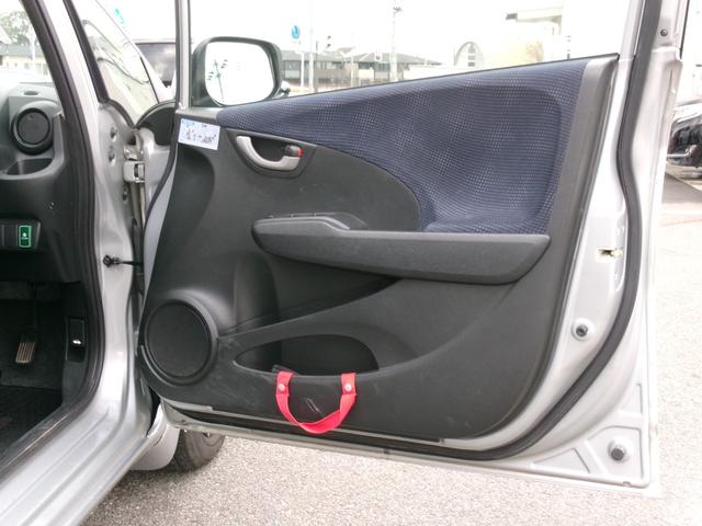 フィット Ｇスマートセレクション　ワンオーナー　禁煙車　純正ナビ　ワンセグＴＶ　ＵＳＢ　ＡＣ　ＥＴＣ　ＨＩＤライト（23枚目）