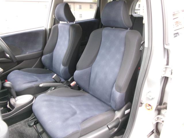 フィット Ｇスマートセレクション　ワンオーナー　禁煙車　純正ナビ　ワンセグＴＶ　ＵＳＢ　ＡＣ　ＥＴＣ　ＨＩＤライト（26枚目）