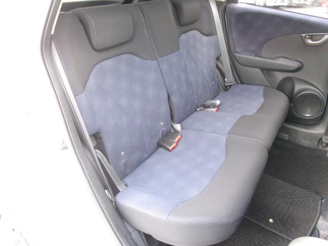 フィット Ｇスマートセレクション　ワンオーナー　禁煙車　純正ナビ　ワンセグＴＶ　ＵＳＢ　ＡＣ　ＥＴＣ　ＨＩＤライト（27枚目）