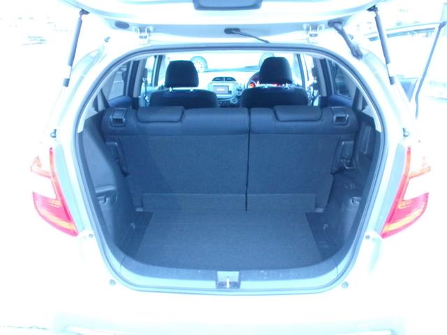 フィット Ｇスマートセレクション　ワンオーナー　禁煙車　純正ナビ　ワンセグＴＶ　ＵＳＢ　ＡＣ　ＥＴＣ　ＨＩＤライト（29枚目）