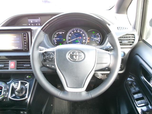 エスクァイア ハイブリッドＧｉプレミアムパッケジブラックテーラード　禁煙車　ワンオーナー　両側ＰＳＤ　純正ナビ　フルセグ　ＢＴ　ＥＴＣ　ＬＥＤヘッドライト　フォグランプ　オートハイビーム　シートヒーター　ステアリングヒーター　衝突軽減ブレーキ　クリアランスソナー（7枚目）