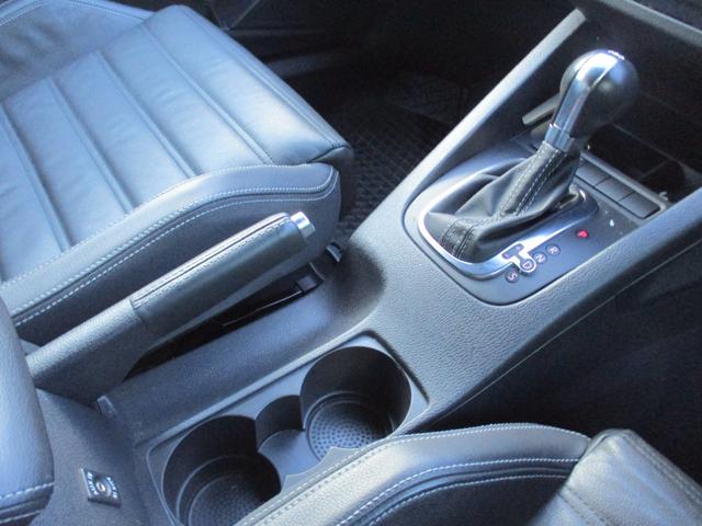 シロッコ Ｒ　禁煙車　本革シート　ディスプレイオーディオ　ＡｐｐｌｅＣａｒＰｌａｙ　バックカメラ　クルーズコントロール　クリアランスソナー　シートヒーター　Ｂｌｕｅｔｏｏｔｈ　ＥＴＣ　ドラレコ　純正ＡＷ１８インチ（17枚目）