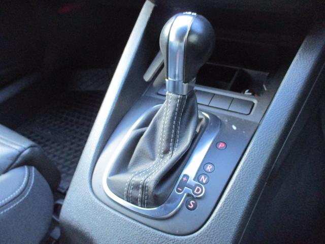 シロッコ Ｒ　禁煙車　本革シート　ディスプレイオーディオ　ＡｐｐｌｅＣａｒＰｌａｙ　バックカメラ　クルーズコントロール　クリアランスソナー　シートヒーター　Ｂｌｕｅｔｏｏｔｈ　ＥＴＣ　ドラレコ　純正ＡＷ１８インチ（18枚目）