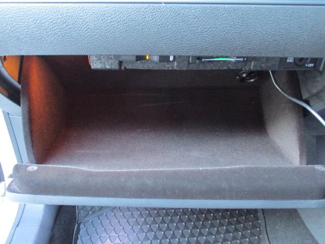 シロッコ Ｒ　禁煙車　本革シート　ディスプレイオーディオ　ＡｐｐｌｅＣａｒＰｌａｙ　バックカメラ　クルーズコントロール　クリアランスソナー　シートヒーター　Ｂｌｕｅｔｏｏｔｈ　ＥＴＣ　ドラレコ　純正ＡＷ１８インチ（32枚目）