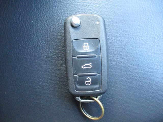 シロッコ Ｒ　禁煙車　本革シート　ディスプレイオーディオ　ＡｐｐｌｅＣａｒＰｌａｙ　バックカメラ　クルーズコントロール　クリアランスソナー　シートヒーター　Ｂｌｕｅｔｏｏｔｈ　ＥＴＣ　ドラレコ　純正ＡＷ１８インチ（34枚目）