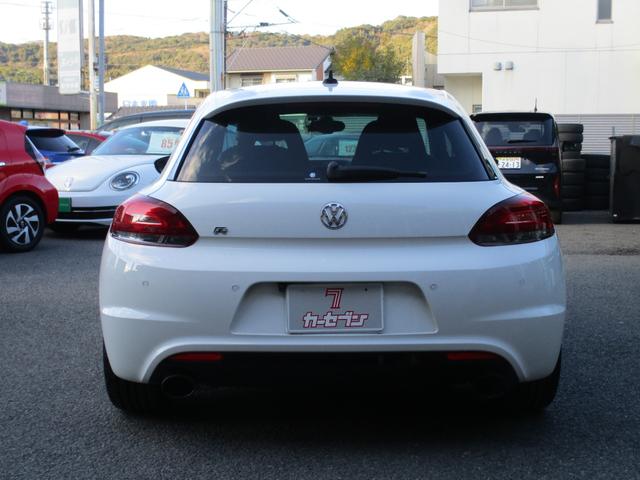 シロッコ Ｒ　禁煙車　本革シート　ディスプレイオーディオ　ＡｐｐｌｅＣａｒＰｌａｙ　バックカメラ　クルーズコントロール　クリアランスソナー　シートヒーター　Ｂｌｕｅｔｏｏｔｈ　ＥＴＣ　ドラレコ　純正ＡＷ１８インチ（62枚目）