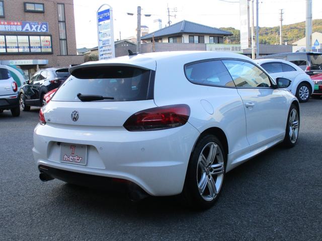 シロッコ Ｒ　禁煙車　本革シート　ディスプレイオーディオ　ＡｐｐｌｅＣａｒＰｌａｙ　バックカメラ　クルーズコントロール　クリアランスソナー　シートヒーター　Ｂｌｕｅｔｏｏｔｈ　ＥＴＣ　ドラレコ　純正ＡＷ１８インチ（64枚目）