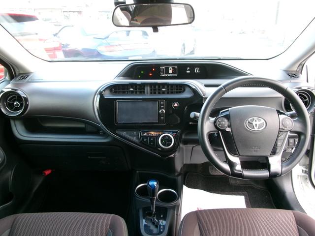 アクア Ｇ　ワンオーナー　禁煙車　純正ナビ　ＢＴ　ＣＤ　ＤＶＤ　フルセグ　クルーズコントロール　オートライト　ドラレコ　Ｂカメラ　車線逸脱警報　衝突軽減ブレーキ　１５インチアルミ（7枚目）