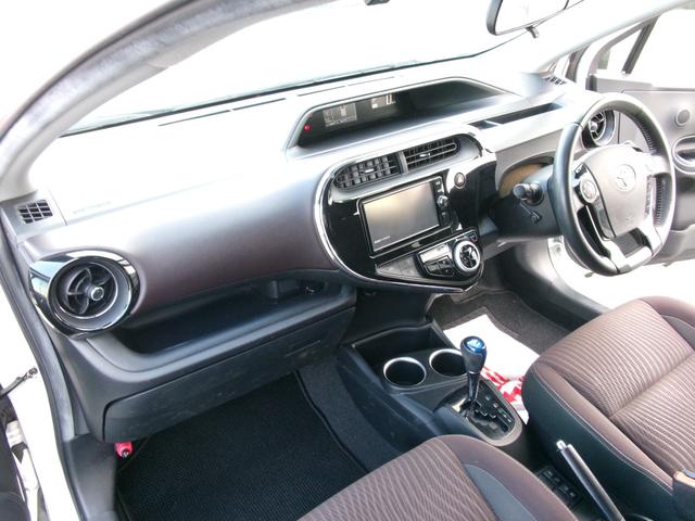 アクア Ｇ　ワンオーナー　禁煙車　純正ナビ　ＢＴ　ＣＤ　ＤＶＤ　フルセグ　クルーズコントロール　オートライト　ドラレコ　Ｂカメラ　車線逸脱警報　衝突軽減ブレーキ　１５インチアルミ（8枚目）