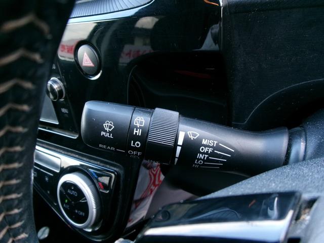 アクア Ｇ　ワンオーナー　禁煙車　純正ナビ　ＢＴ　ＣＤ　ＤＶＤ　フルセグ　クルーズコントロール　オートライト　ドラレコ　Ｂカメラ　車線逸脱警報　衝突軽減ブレーキ　１５インチアルミ（12枚目）