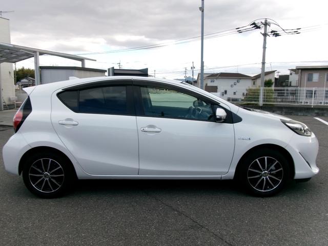 アクア Ｇ　ワンオーナー　禁煙車　純正ナビ　ＢＴ　ＣＤ　ＤＶＤ　フルセグ　クルーズコントロール　オートライト　ドラレコ　Ｂカメラ　車線逸脱警報　衝突軽減ブレーキ　１５インチアルミ（43枚目）