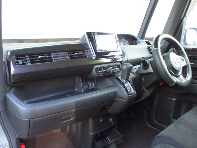 Ｎ－ＢＯＸカスタム Ｇ・Ｌホンダセンシング　禁煙車　純正ナビ　フルセグ　Ｂｌｕｅｔｏｏｔｈ　バックカメラ　ＥＴＣ　ドライブレコーダーオートクルーズコントロール　ＵＳＢ電源ソケット　スマートキー　スペアキー　社外アルミホイール　電動格納ミラー（7枚目）