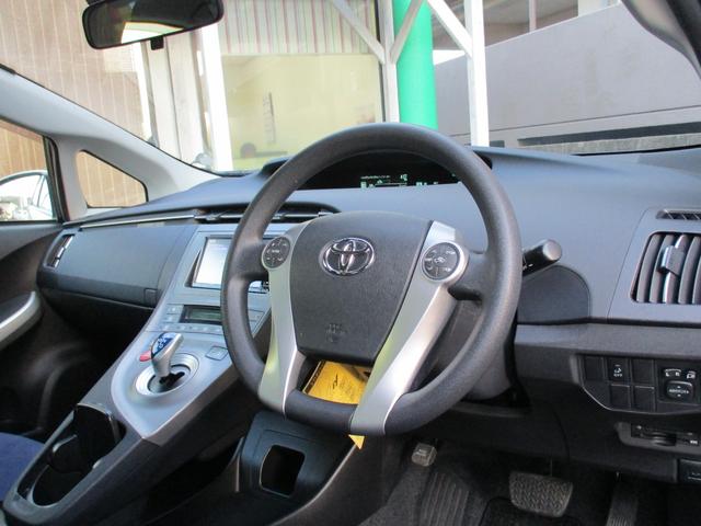 プリウス Ｓ　禁煙車　社外ナビ　フルセグ　Ｂｌｕｅｔｏｏｔｈ　バックカメラ　ＥＴＣ　ドライブレコーダー　電動格納ミラー　スマートキー　スペアキー　ステアリングリモコン　純正アルミホイール　ＨＩＤ（5枚目）