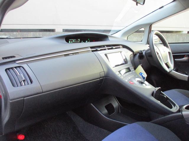 プリウス Ｓ　禁煙車　社外ナビ　フルセグ　Ｂｌｕｅｔｏｏｔｈ　バックカメラ　ＥＴＣ　ドライブレコーダー　電動格納ミラー　スマートキー　スペアキー　ステアリングリモコン　純正アルミホイール　ＨＩＤ（6枚目）