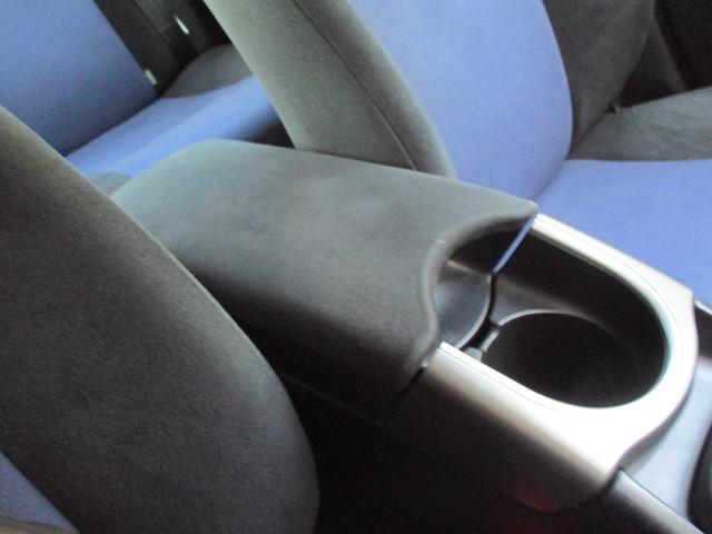 プリウス Ｓ　禁煙車　社外ナビ　フルセグ　Ｂｌｕｅｔｏｏｔｈ　バックカメラ　ＥＴＣ　ドライブレコーダー　電動格納ミラー　スマートキー　スペアキー　ステアリングリモコン　純正アルミホイール　ＨＩＤ（16枚目）