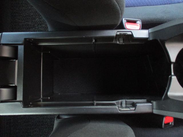 プリウス Ｓ　禁煙車　社外ナビ　フルセグ　Ｂｌｕｅｔｏｏｔｈ　バックカメラ　ＥＴＣ　ドライブレコーダー　電動格納ミラー　スマートキー　スペアキー　ステアリングリモコン　純正アルミホイール　ＨＩＤ（17枚目）