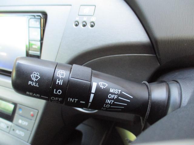 プリウス Ｓ　禁煙車　社外ナビ　フルセグ　Ｂｌｕｅｔｏｏｔｈ　バックカメラ　ＥＴＣ　ドライブレコーダー　電動格納ミラー　スマートキー　スペアキー　ステアリングリモコン　純正アルミホイール　ＨＩＤ（21枚目）