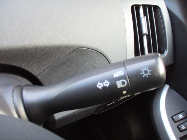 プリウス Ｓ　禁煙車　社外ナビ　フルセグ　Ｂｌｕｅｔｏｏｔｈ　バックカメラ　ＥＴＣ　ドライブレコーダー　電動格納ミラー　スマートキー　スペアキー　ステアリングリモコン　純正アルミホイール　ＨＩＤ（22枚目）
