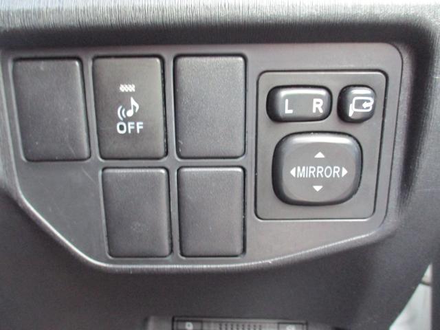 プリウス Ｓ　禁煙車　社外ナビ　フルセグ　Ｂｌｕｅｔｏｏｔｈ　バックカメラ　ＥＴＣ　ドライブレコーダー　電動格納ミラー　スマートキー　スペアキー　ステアリングリモコン　純正アルミホイール　ＨＩＤ（24枚目）