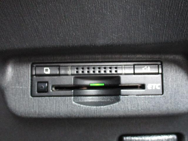 プリウス Ｓ　禁煙車　社外ナビ　フルセグ　Ｂｌｕｅｔｏｏｔｈ　バックカメラ　ＥＴＣ　ドライブレコーダー　電動格納ミラー　スマートキー　スペアキー　ステアリングリモコン　純正アルミホイール　ＨＩＤ（25枚目）