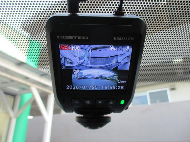 プリウス Ｓ　禁煙車　社外ナビ　フルセグ　Ｂｌｕｅｔｏｏｔｈ　バックカメラ　ＥＴＣ　ドライブレコーダー　電動格納ミラー　スマートキー　スペアキー　ステアリングリモコン　純正アルミホイール　ＨＩＤ（26枚目）