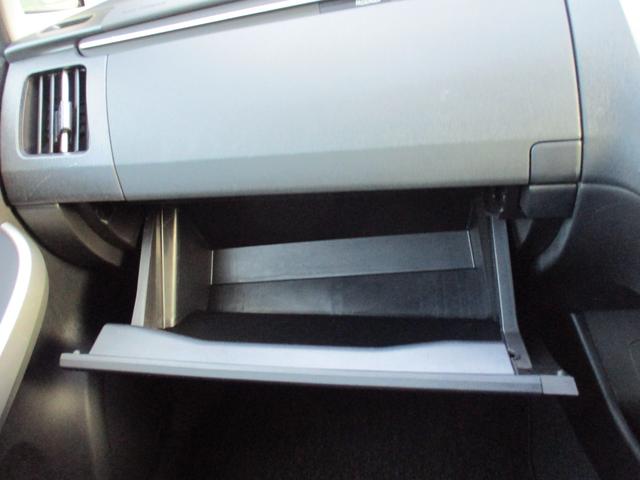 プリウス Ｓ　禁煙車　社外ナビ　フルセグ　Ｂｌｕｅｔｏｏｔｈ　バックカメラ　ＥＴＣ　ドライブレコーダー　電動格納ミラー　スマートキー　スペアキー　ステアリングリモコン　純正アルミホイール　ＨＩＤ（29枚目）