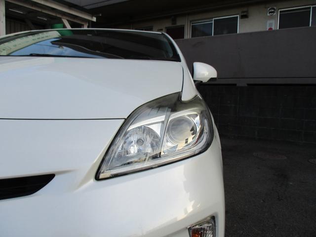 プリウス Ｓ　禁煙車　社外ナビ　フルセグ　Ｂｌｕｅｔｏｏｔｈ　バックカメラ　ＥＴＣ　ドライブレコーダー　電動格納ミラー　スマートキー　スペアキー　ステアリングリモコン　純正アルミホイール　ＨＩＤ（41枚目）