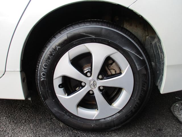 プリウス Ｓ　禁煙車　社外ナビ　フルセグ　Ｂｌｕｅｔｏｏｔｈ　バックカメラ　ＥＴＣ　ドライブレコーダー　電動格納ミラー　スマートキー　スペアキー　ステアリングリモコン　純正アルミホイール　ＨＩＤ（56枚目）