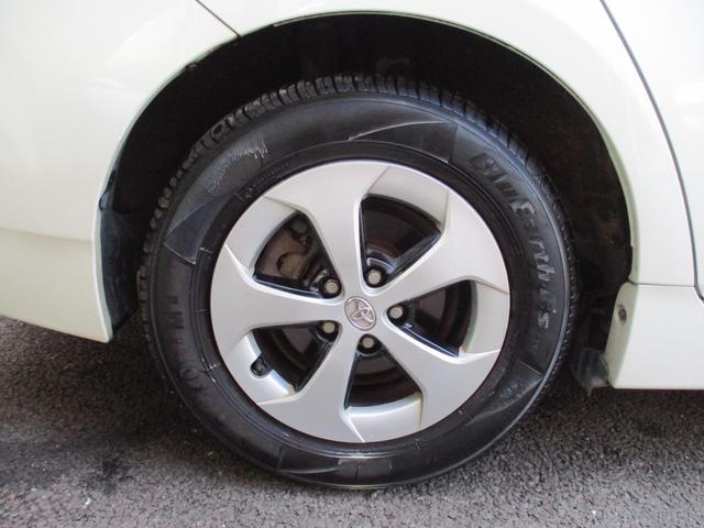 プリウス Ｓ　禁煙車　社外ナビ　フルセグ　Ｂｌｕｅｔｏｏｔｈ　バックカメラ　ＥＴＣ　ドライブレコーダー　電動格納ミラー　スマートキー　スペアキー　ステアリングリモコン　純正アルミホイール　ＨＩＤ（59枚目）