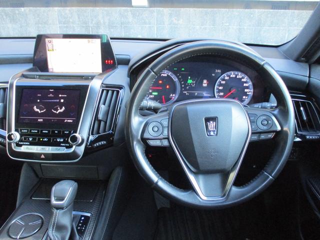 クラウンハイブリッド ＲＳアドバンス　禁煙車　純正ナビ　フルセグ　バックカメラ　プリクラッシュセーフティ　クリアランスソナー　ブラインドスポットモニター　純正ＡＷ　ＤＶＤ　ＥＴＣ　Ｂｌｕｅｔｏｏｔｈ　カードキー（8枚目）