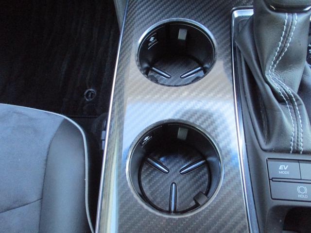 クラウンハイブリッド ＲＳアドバンス　禁煙車　純正ナビ　フルセグ　バックカメラ　プリクラッシュセーフティ　クリアランスソナー　ブラインドスポットモニター　純正ＡＷ　ＤＶＤ　ＥＴＣ　Ｂｌｕｅｔｏｏｔｈ　カードキー（21枚目）