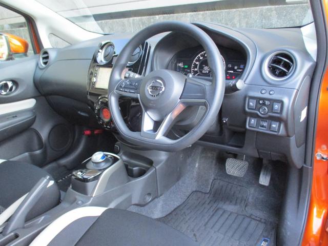 ノート ｅ－パワー　Ｘ　ワンオーナー　禁煙車　純正ナビ　フルセグ　全方位カメラ　　フロントカメラ　バックカメラ　サイドカメラ　衝突軽減ブレーキ　クリアランスソナー　レーンキープアシスト　Ｂｌｕｅｔｏｏｔｈ　ＨＩＤ　ＤＶＤ（6枚目）