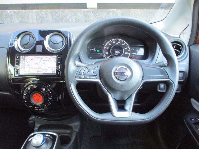 ノート ｅ－パワー　Ｘ　ワンオーナー　禁煙車　純正ナビ　フルセグ　全方位カメラ　　フロントカメラ　バックカメラ　サイドカメラ　衝突軽減ブレーキ　クリアランスソナー　レーンキープアシスト　Ｂｌｕｅｔｏｏｔｈ　ＨＩＤ　ＤＶＤ（8枚目）
