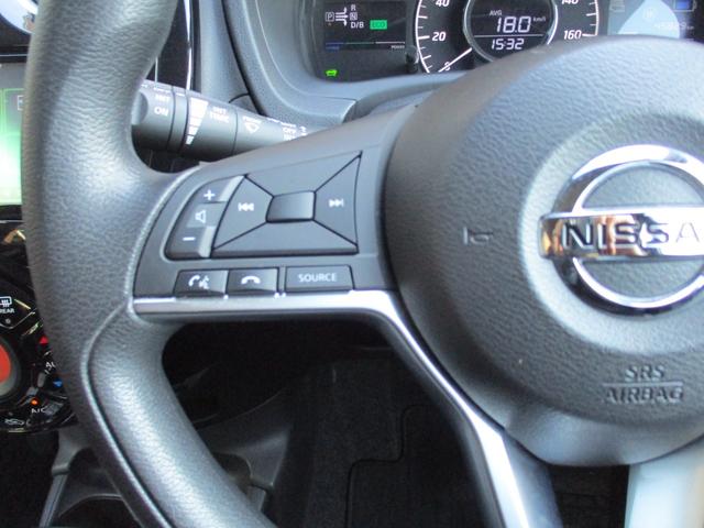 ノート ｅ－パワー　Ｘ　ワンオーナー　禁煙車　純正ナビ　フルセグ　全方位カメラ　　フロントカメラ　バックカメラ　サイドカメラ　衝突軽減ブレーキ　クリアランスソナー　レーンキープアシスト　Ｂｌｕｅｔｏｏｔｈ　ＨＩＤ　ＤＶＤ（23枚目）