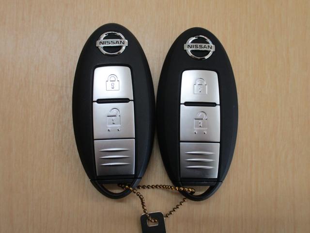 ノート ｅ－パワー　Ｘ　ワンオーナー　禁煙車　純正ナビ　フルセグ　全方位カメラ　　フロントカメラ　バックカメラ　サイドカメラ　衝突軽減ブレーキ　クリアランスソナー　レーンキープアシスト　Ｂｌｕｅｔｏｏｔｈ　ＨＩＤ　ＤＶＤ（29枚目）