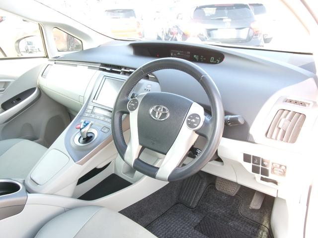 プリウス Ｇツーリングセレクション　禁煙車　純正ナビ　フルセグ　バックカメラ　Ｂｌｕｅｔｏｏｔｈ　電格ミラー　ＬＥＤヘッドライト　フォグランプ　ヘッドライトウォッシャー　１７インチ純正アルミホイール（6枚目）